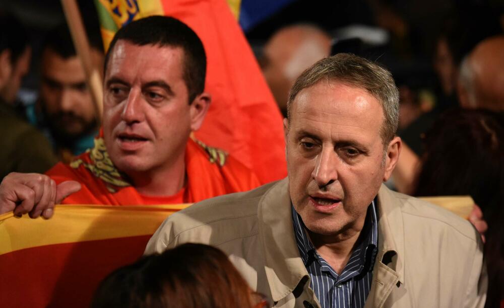 <p>Građani su se okupili ispred zgrade Skupštine, a zatim prošetali ulicom Stanka Dragojevića, preko Trga nezavisnosti, pa nazad do Skupštine</p>