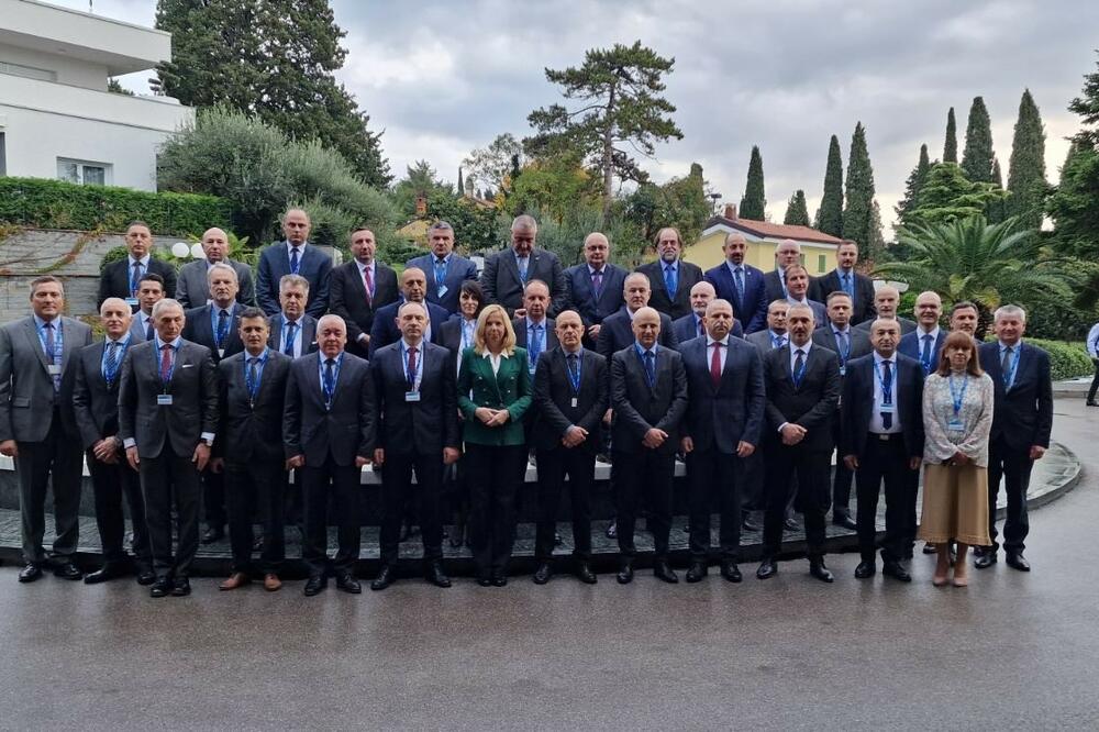 Na sastanku, Foto: Uprava policija