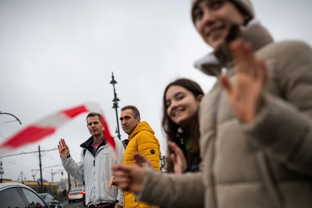 <p>Profesori su u septembru osnovali pokret „Želim da predajem”, pozivajući na građansku neposlušnost u cilju povećanja plata prosvetnim radnicima i adekvatne uslove za rad. Oni takođe protestuju zbog organičenja njihovog prava na štrajk<br /> </p>