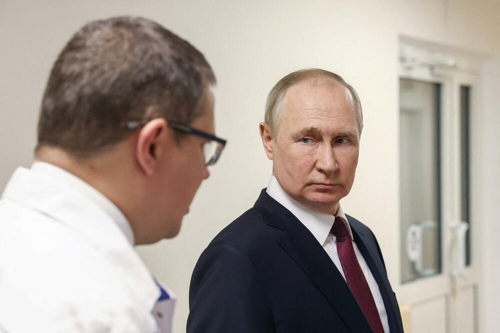 Putin tokom obilaska neuorološke bolnice u Moskvi