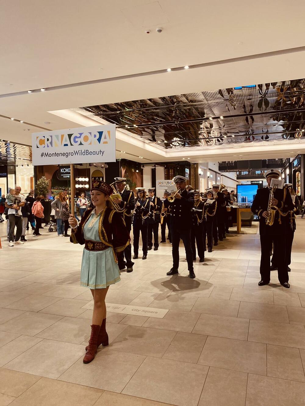 <p>Cjelokupna turistička ponuda Crne Gore, sa akcentom na predstojeću zimsku sezonu, ponudu skijališta i atraktivni novogodišnji program, se predstavlja na promotivnim događajima u Novom Sadu i Beogradu koje je organizovala Nacionalna turistička organizacija Crne Gore.</p>