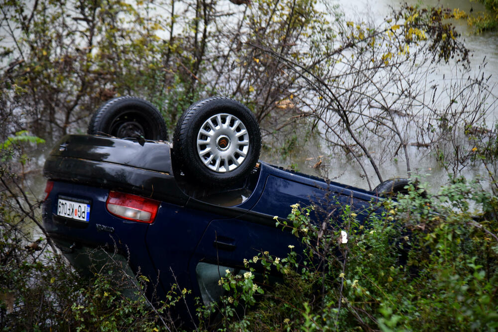 <p>Bujica u nedjelju odnijela tri života, nakon što je automobil sa tri člana porodice Koruga sletio u nabujali potok Širalija</p>