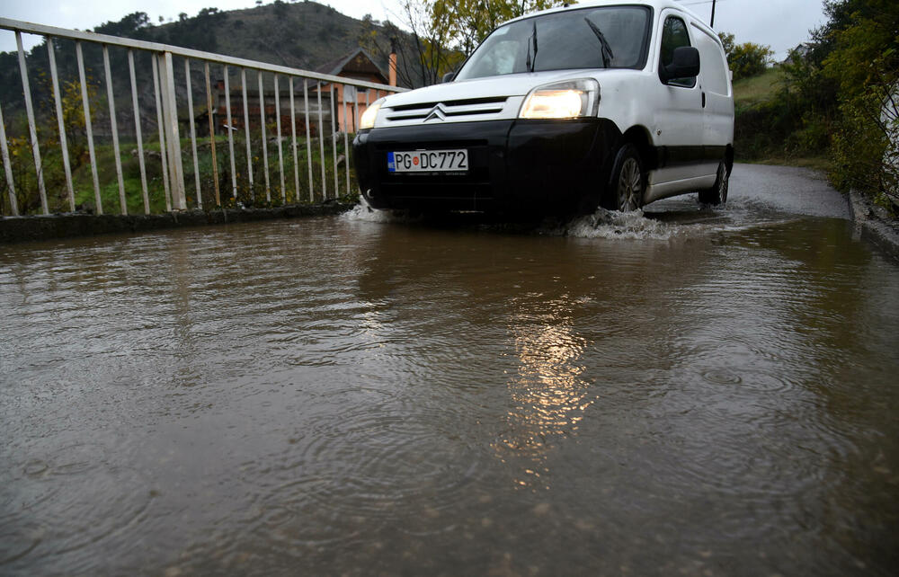 <p>Bujica u nedjelju odnijela tri života, nakon što je automobil sa tri člana porodice Koruga sletio u nabujali potok Širalija</p>
