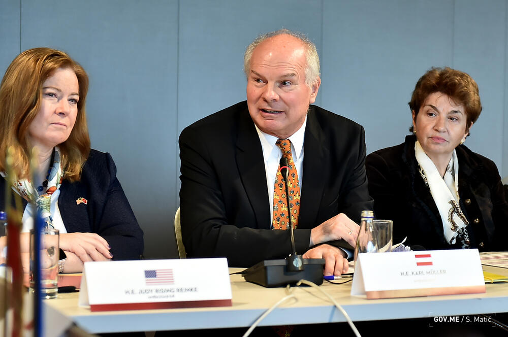 <p>Kako su rekli iz policije, cilj tog događaja, koji je održan uz podršku partnera iz ICITAP-a, je da se zajedničkim djelovanjem ostvari veći stepen koordinacije donatorske podrške i da se definišu prioriteti materijalno tehničkog opremanja i stručnog usavršavanja<br /> </p>