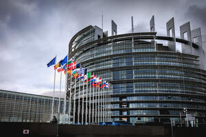 Evropski parlament pod kirijom u francuskoj zgradi u Strazburu