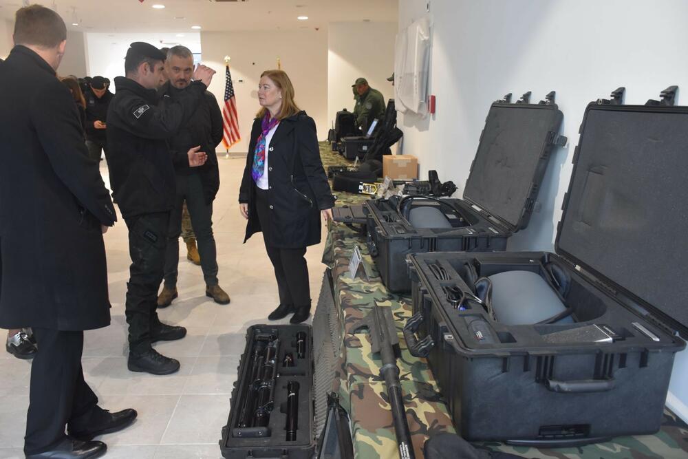 policija donacija SAD