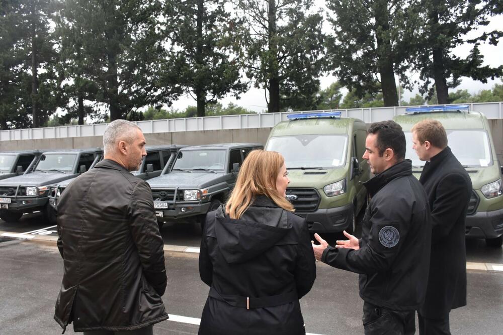 policija donacija SAD