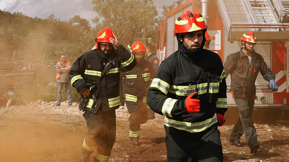 Tokom obuke budući vatrogasci se stavljaju u realne scenarije