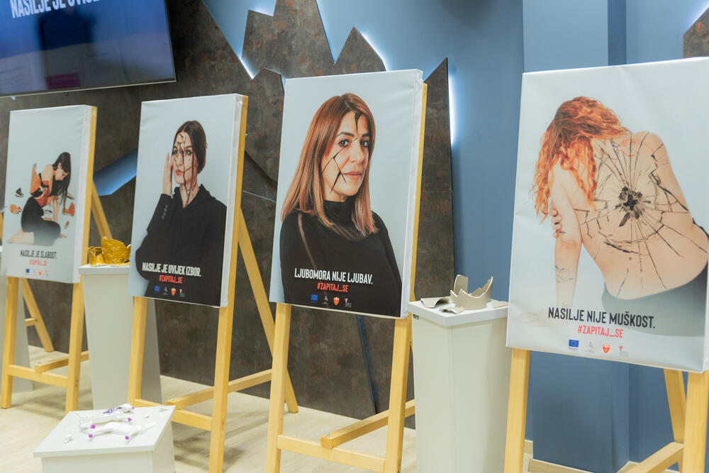 <p>"Fotografije treba jasno da poruče da ne želimo da ijedna žena više pati, ima modrice ili bude ubijena", kazala je autorka Nada Vojinović</p>