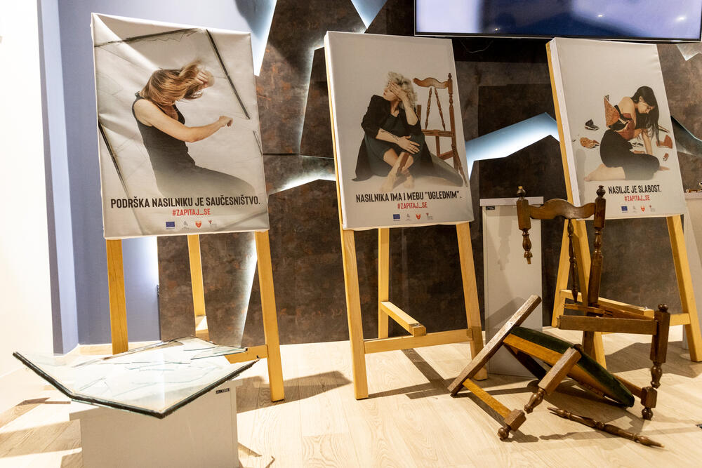 <p>"Fotografije treba jasno da poruče da ne želimo da ijedna žena više pati, ima modrice ili bude ubijena", kazala je autorka Nada Vojinović</p>