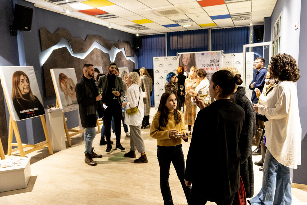 <p>"Fotografije treba jasno da poruče da ne želimo da ijedna žena više pati, ima modrice ili bude ubijena", kazala je autorka Nada Vojinović</p>