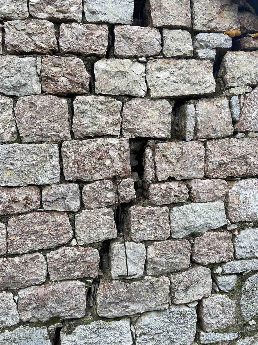 Popustili i temelji i zidovi 