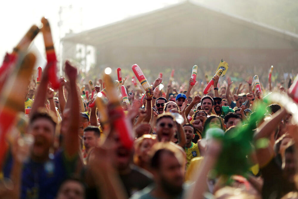 <p>Navijačka žurka i na stadionima i u u fan-zonama u Kataru</p>