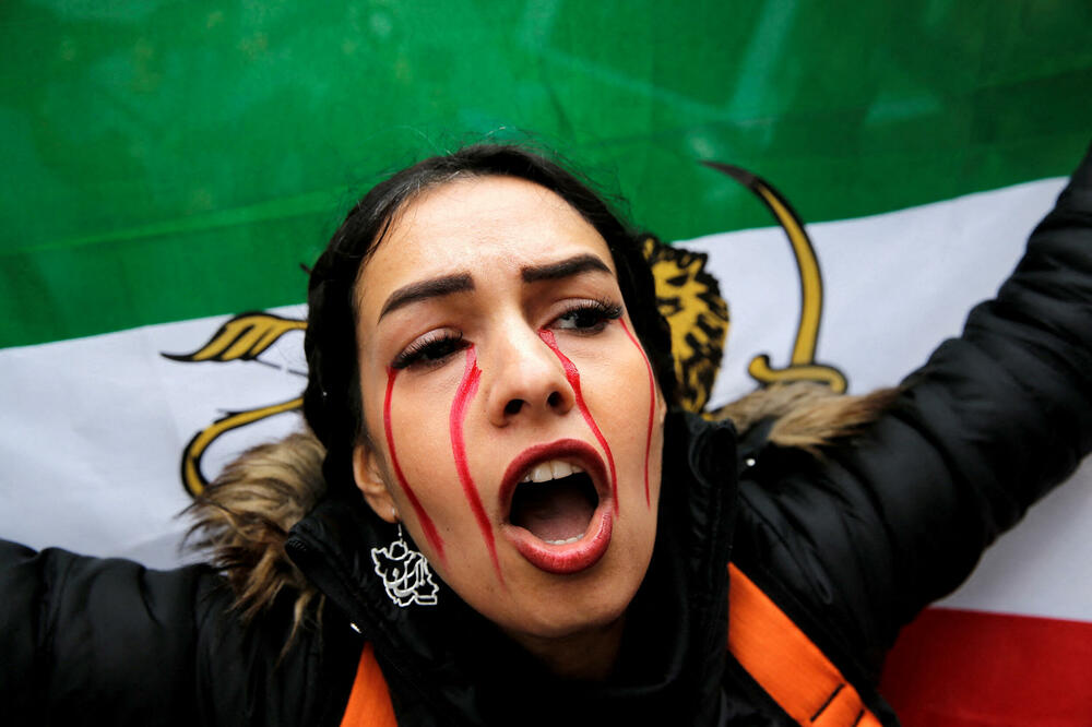 Sa protesta podrške iranskim ženama u Istanbulu, Foto: Reuters