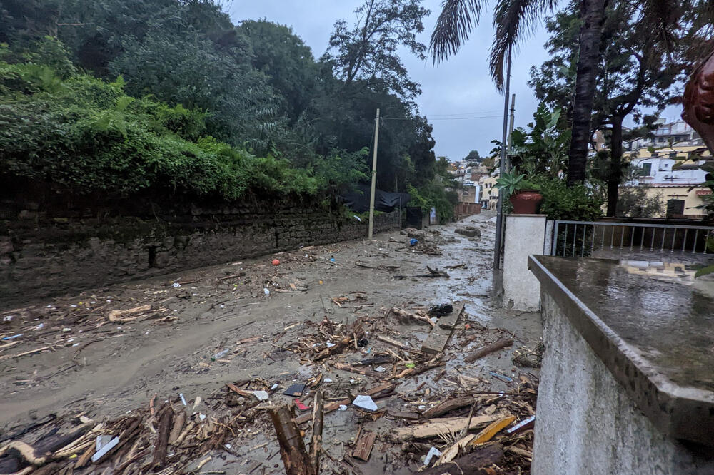 Posljedice klizišta na Iskiji, Foto: Rojters