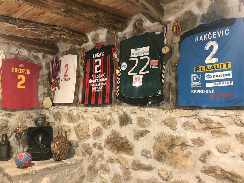 <p>Reporterke “Magazina” u obilasku crnogorskih vinarija centralne regije</p>