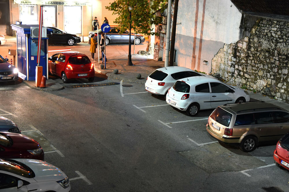 Sat parkinga 70 centi: Parking u centru Podgorice, Foto: Luka Zekovic