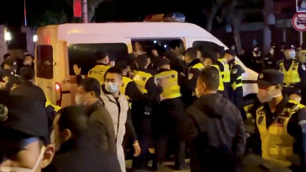 Hapšenje učesnika protesta u Šangaju