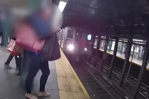 VIDEO Njujork: Čovjek spasen nekoliko sekundi prije nego što je...