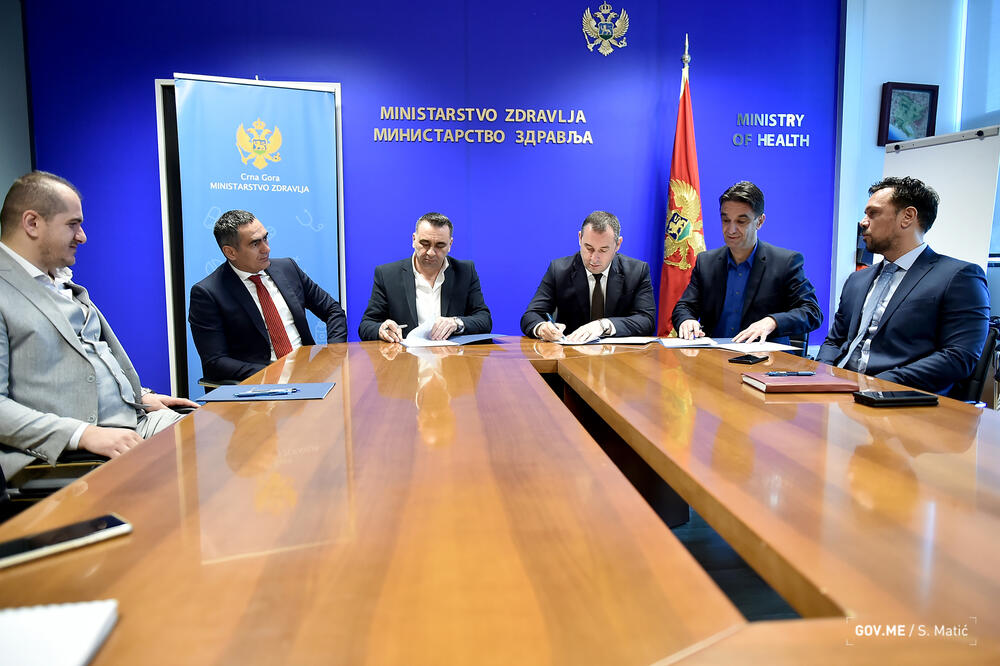 Sa potpisivanja ugovora, Foto: Ministarstvo zdravlja