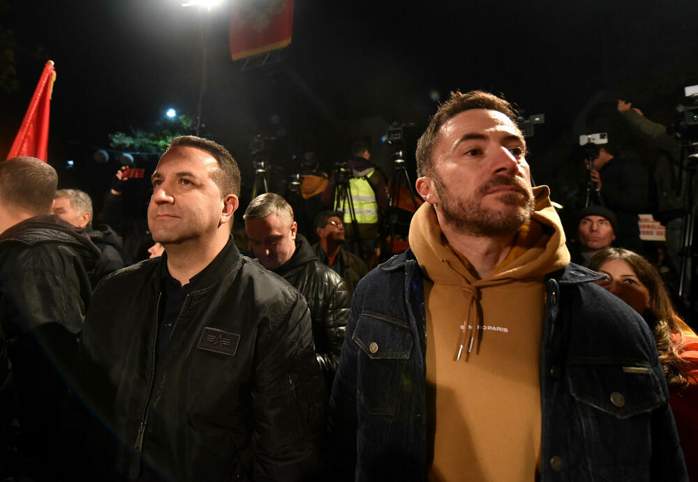 <p>Protestna šetnja se odvijala Bulevarom Svetog Petra Cetinjskog, od platoa ispred Skupštine do spomenika Svetom Petru Cetinjskom</p>