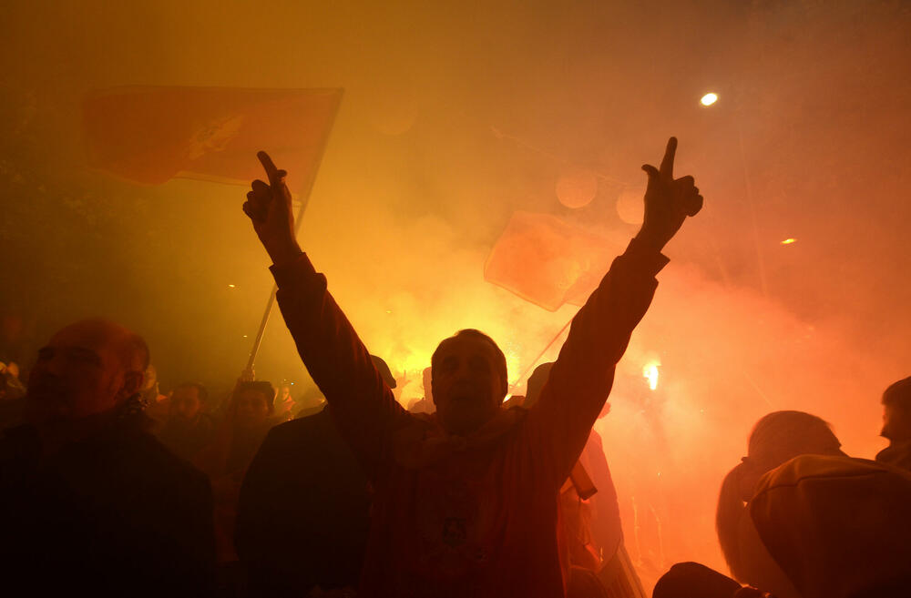 <p>Protestna šetnja se odvijala Bulevarom Svetog Petra Cetinjskog, od platoa ispred Skupštine do spomenika Svetom Petru Cetinjskom</p>