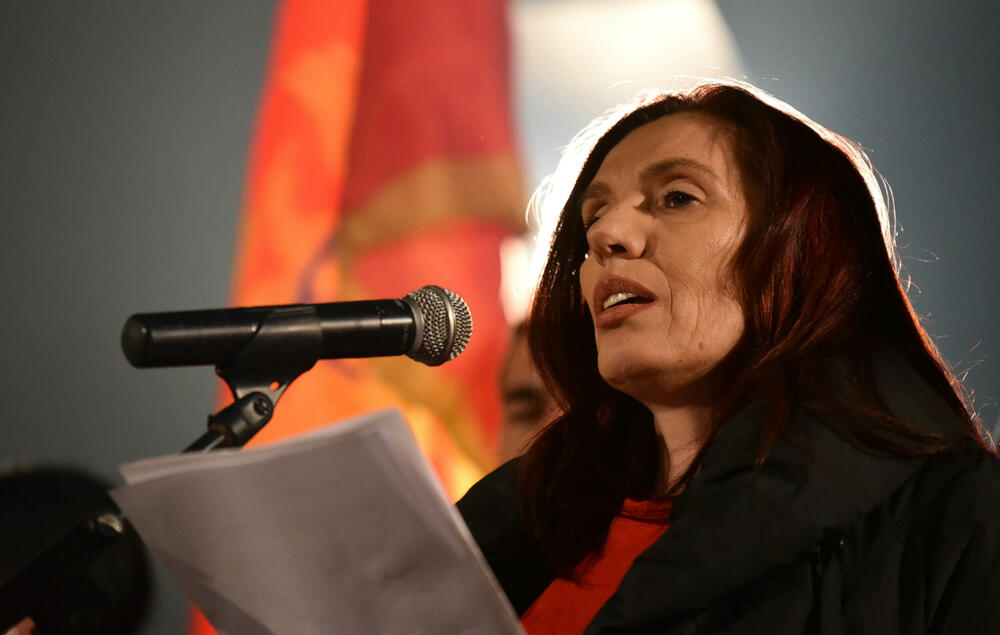 <p>Protestna šetnja se odvijala Bulevarom Svetog Petra Cetinjskog, od platoa ispred Skupštine do spomenika Svetom Petru Cetinjskom</p>