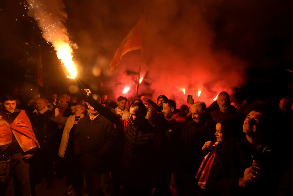 <p>Protestna šetnja se odvijala Bulevarom Svetog Petra Cetinjskog, od platoa ispred Skupštine do spomenika Svetom Petru Cetinjskom</p>