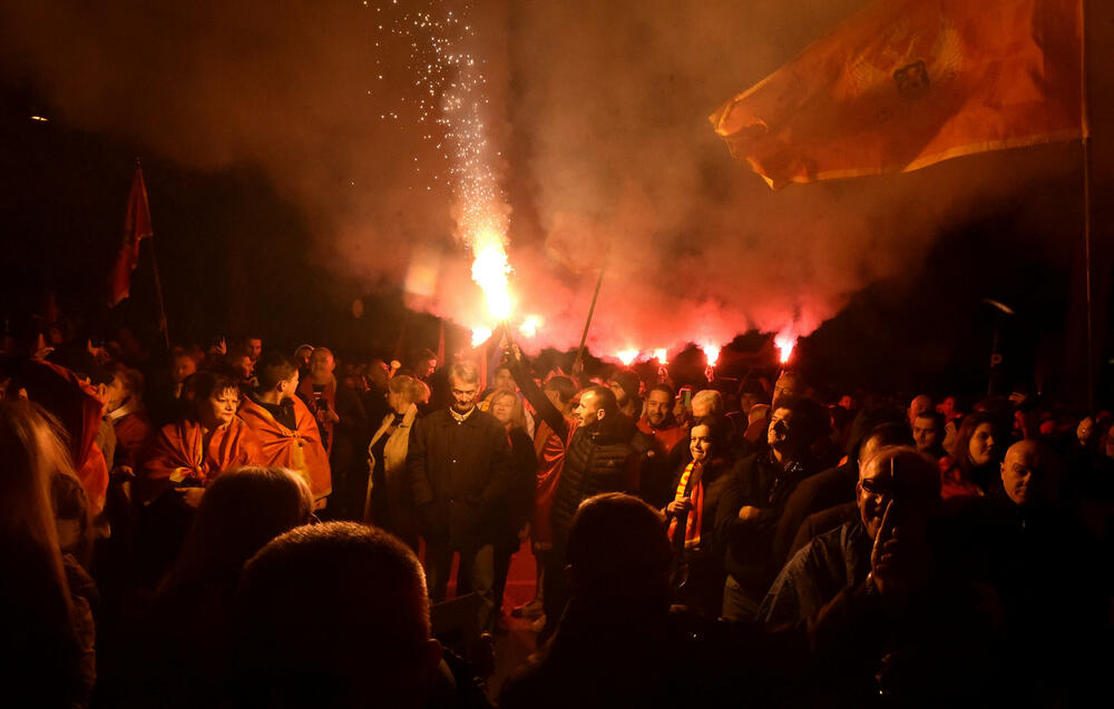 <p>Protestna šetnja se odvijala Bulevarom Svetog Petra Cetinjskog, od platoa ispred Skupštine do spomenika Svetom Petru Cetinjskom</p>