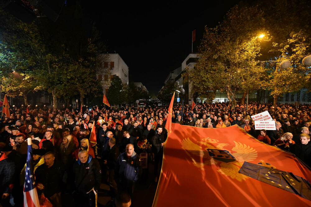 Sa jednog od protesta "Ima nas" koji su organizovani krajem prošle godine, Foto: Boris Pejović
