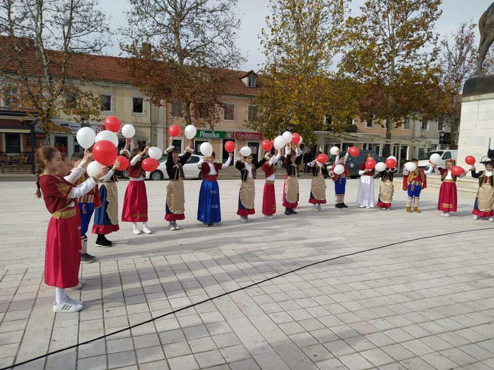 <p>“Vaš samoprijegorni rad, koji na djelu slavi solidarnost, humanost i pravednost, jedan je od temelja boljeg i pravednijeg društva kojem težimo i najbolji podsjetnik da smo ljudi onda kada ljubimo bližnjeg svog", kazao je predsjednik SO Nikšić</p>