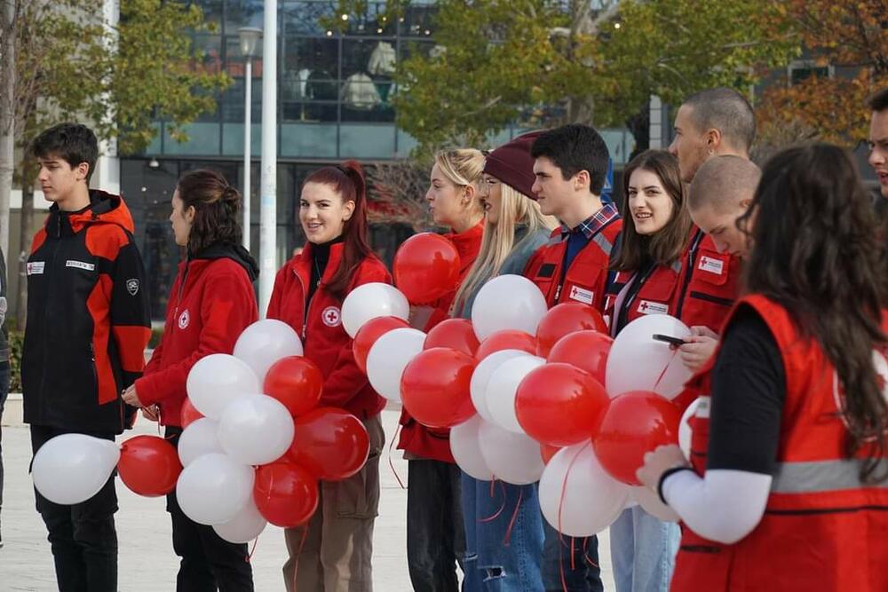 <p>“Vaš samoprijegorni rad, koji na djelu slavi solidarnost, humanost i pravednost, jedan je od temelja boljeg i pravednijeg društva kojem težimo i najbolji podsjetnik da smo ljudi onda kada ljubimo bližnjeg svog", kazao je predsjednik SO Nikšić</p>