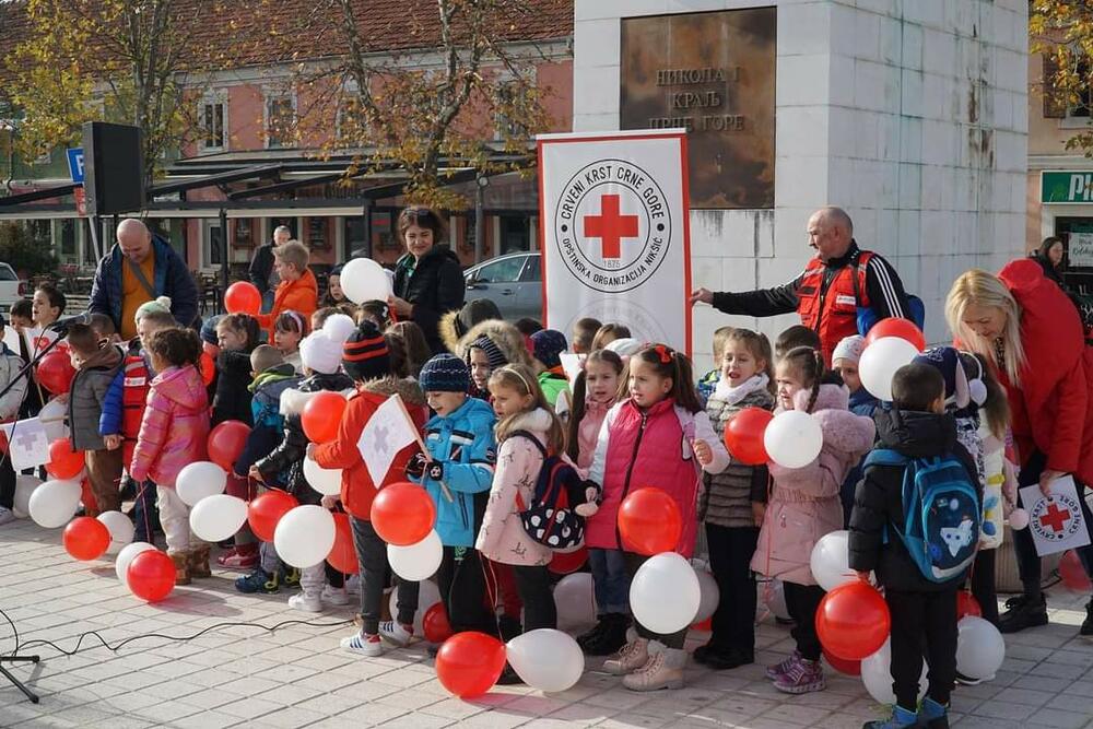 <p>“Vaš samoprijegorni rad, koji na djelu slavi solidarnost, humanost i pravednost, jedan je od temelja boljeg i pravednijeg društva kojem težimo i najbolji podsjetnik da smo ljudi onda kada ljubimo bližnjeg svog", kazao je predsjednik SO Nikšić</p>