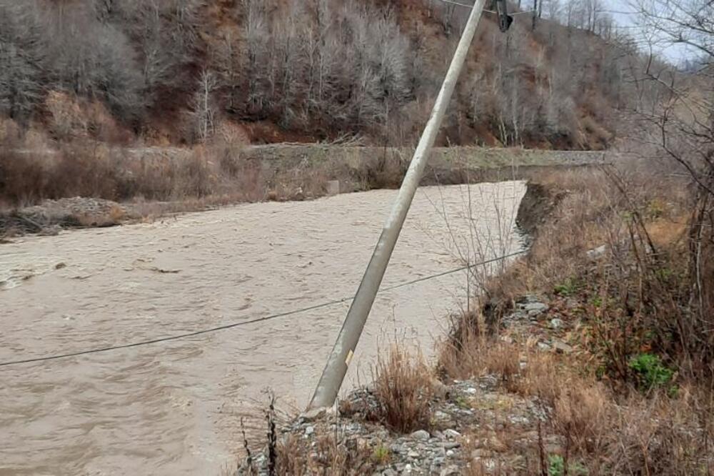 Nabujala Tara odnijela dio obale, Foto: Privatna arhiva