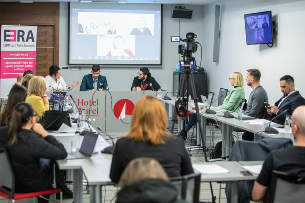 <p>Izvršni kodirektor ERA-e, Danijel Kalezić, kazao je da u Crnoj Gori još uvijek nemamo LGBTIQ+ osoba koje se bave politikom, a koje su javno autovane</p>