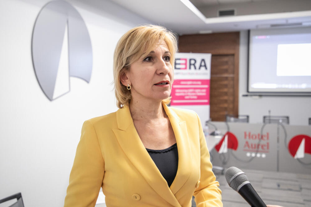 <p>Izvršni kodirektor ERA-e, Danijel Kalezić, kazao je da u Crnoj Gori još uvijek nemamo LGBTIQ+ osoba koje se bave politikom, a koje su javno autovane</p>