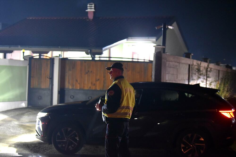 Uviđaj nakon bombaškog napada na kuću Spasojevića, Foto: Boris Pejović