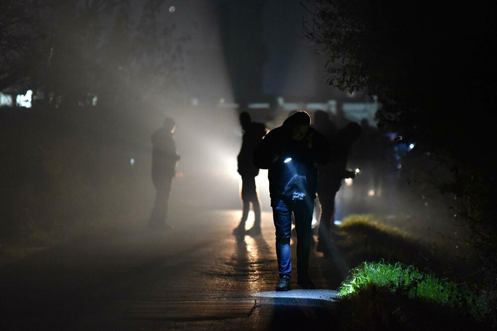 Policija obavlja uviđaj nakon eksplozije, Foto: Boris Pejović