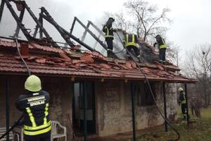 Požar na kući u Nikšiću, bez povrijeđenih