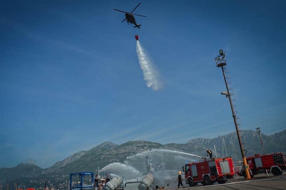 Helikopteri Vojske Crne Gore pomagali u gašenju požara tokom 2022., Foto: Ministarstvo odbrane