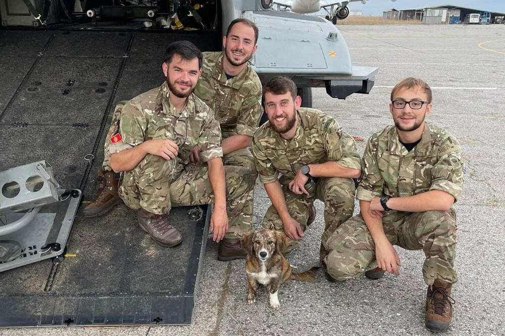 Članovi posade i pas KT, Foto: Royal Navy (Facebook)
