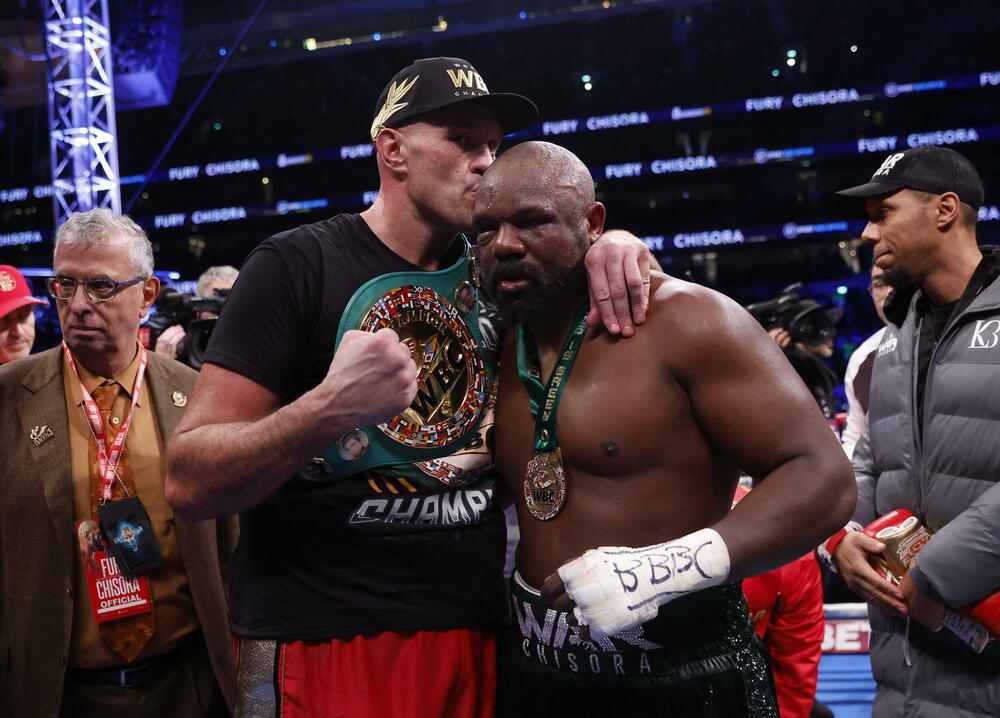 <p>Englez je do pobjede došao tehničkim nokautom kada je na deset sekundi prije kraja desete runde sudija prekinuo borbu</p>