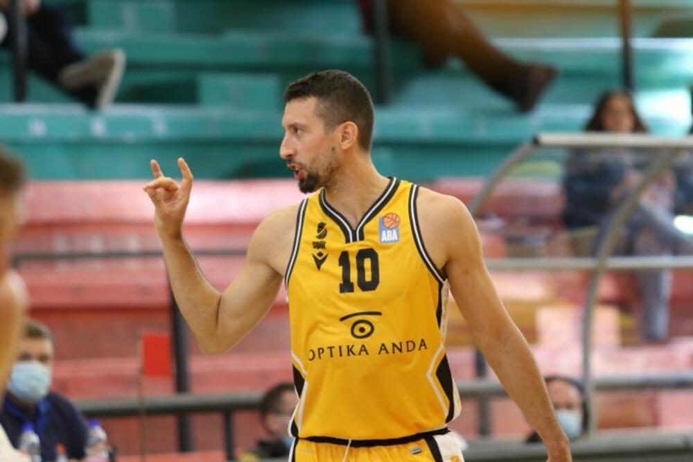 Roko je došao da besplatno poogne Splitu, Foto: KK Split/Ivica Čavka