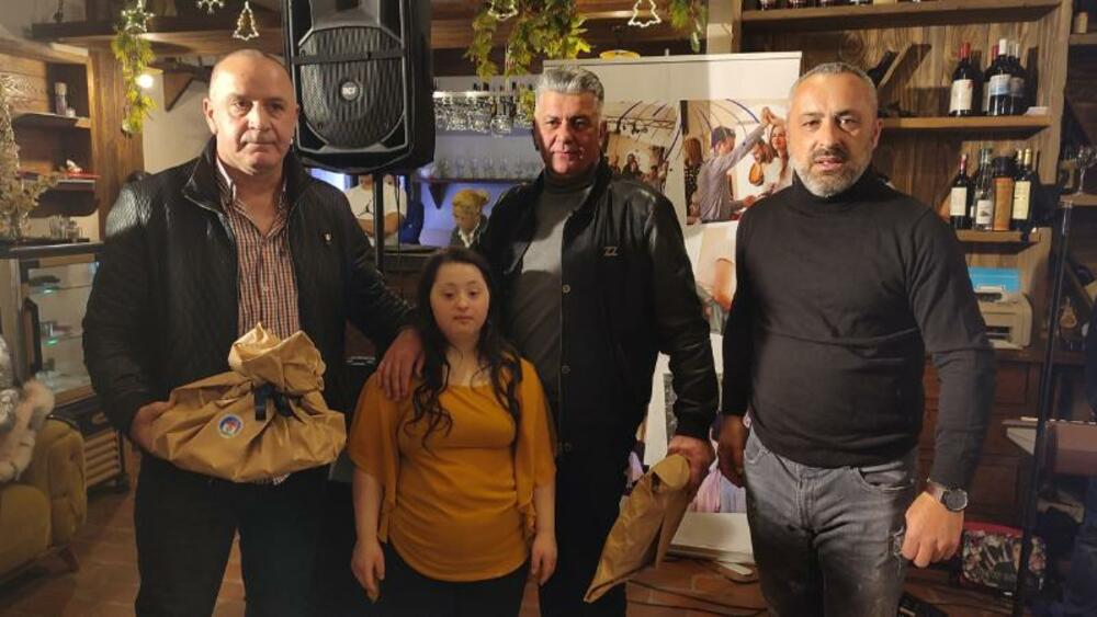 <p>Modnom revijom štićenika nikšićkog Dnevnog centra za djecu sa smetnjama u razvoju i osoba sa invaliditetom obilježen 3. decembar, Međunarodni dan osoba sa invaliditetom</p>