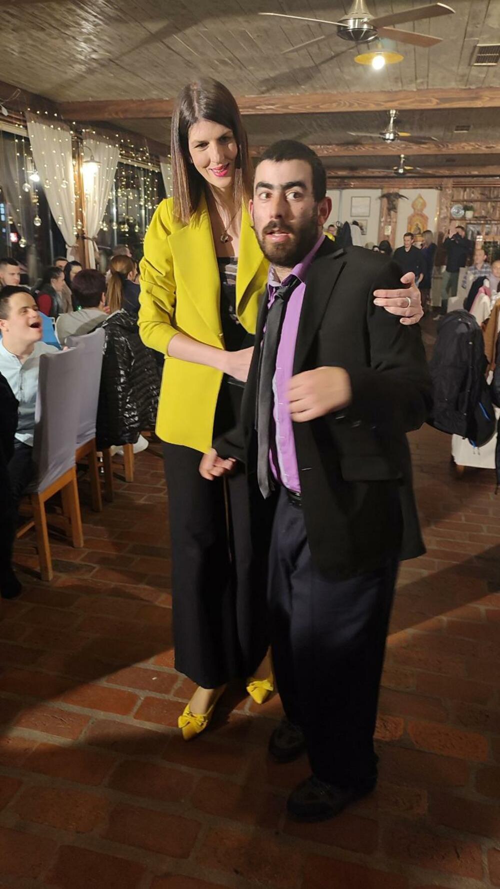 <p>Modnom revijom štićenika nikšićkog Dnevnog centra za djecu sa smetnjama u razvoju i osoba sa invaliditetom obilježen 3. decembar, Međunarodni dan osoba sa invaliditetom</p>