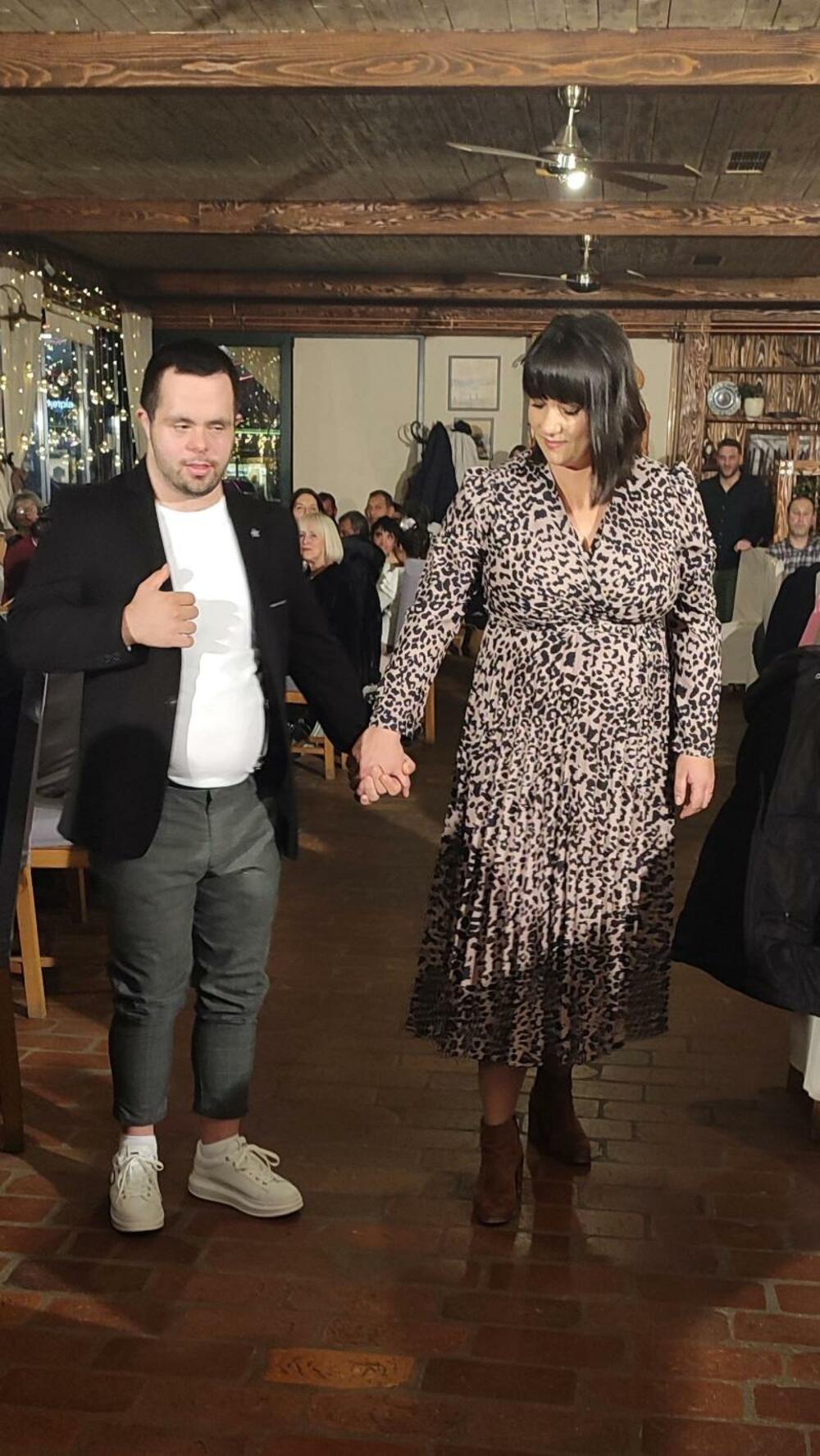 <p>Modnom revijom štićenika nikšićkog Dnevnog centra za djecu sa smetnjama u razvoju i osoba sa invaliditetom obilježen 3. decembar, Međunarodni dan osoba sa invaliditetom</p>