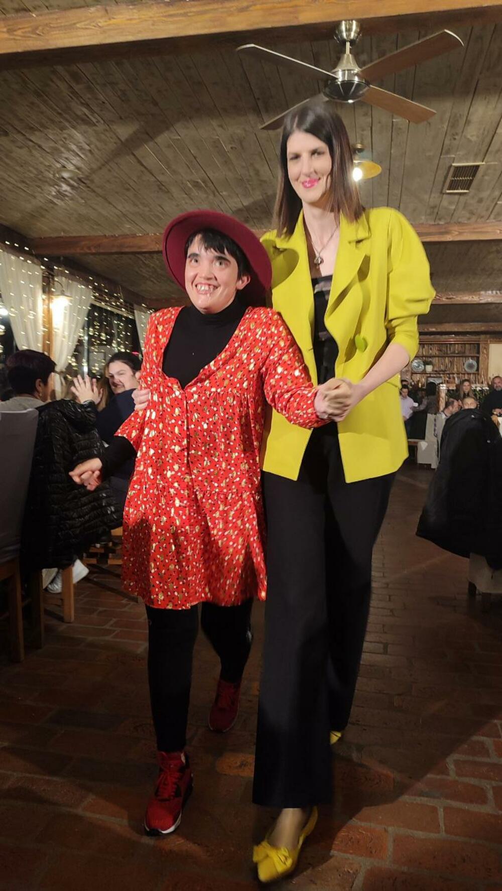 <p>Modnom revijom štićenika nikšićkog Dnevnog centra za djecu sa smetnjama u razvoju i osoba sa invaliditetom obilježen 3. decembar, Međunarodni dan osoba sa invaliditetom</p>