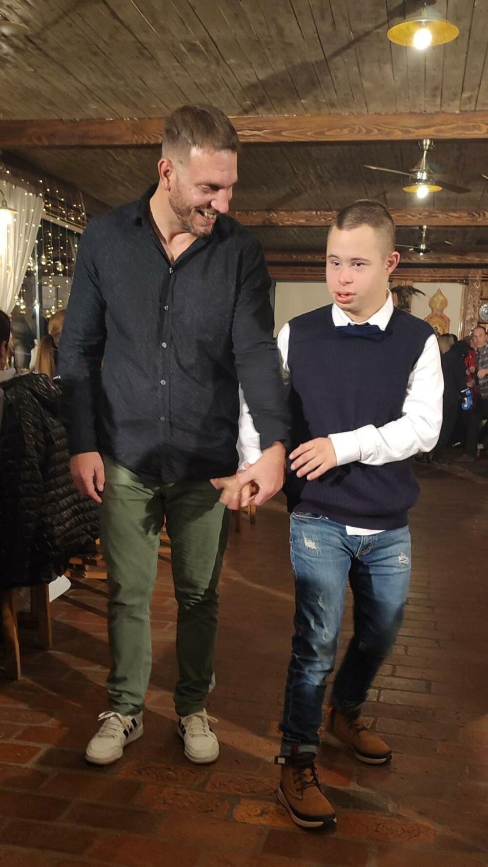 <p>Modnom revijom štićenika nikšićkog Dnevnog centra za djecu sa smetnjama u razvoju i osoba sa invaliditetom obilježen 3. decembar, Međunarodni dan osoba sa invaliditetom</p>