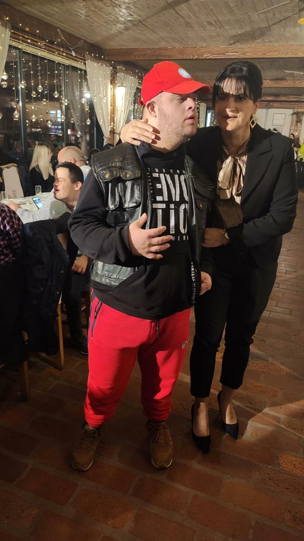 <p>Modnom revijom štićenika nikšićkog Dnevnog centra za djecu sa smetnjama u razvoju i osoba sa invaliditetom obilježen 3. decembar, Međunarodni dan osoba sa invaliditetom</p>