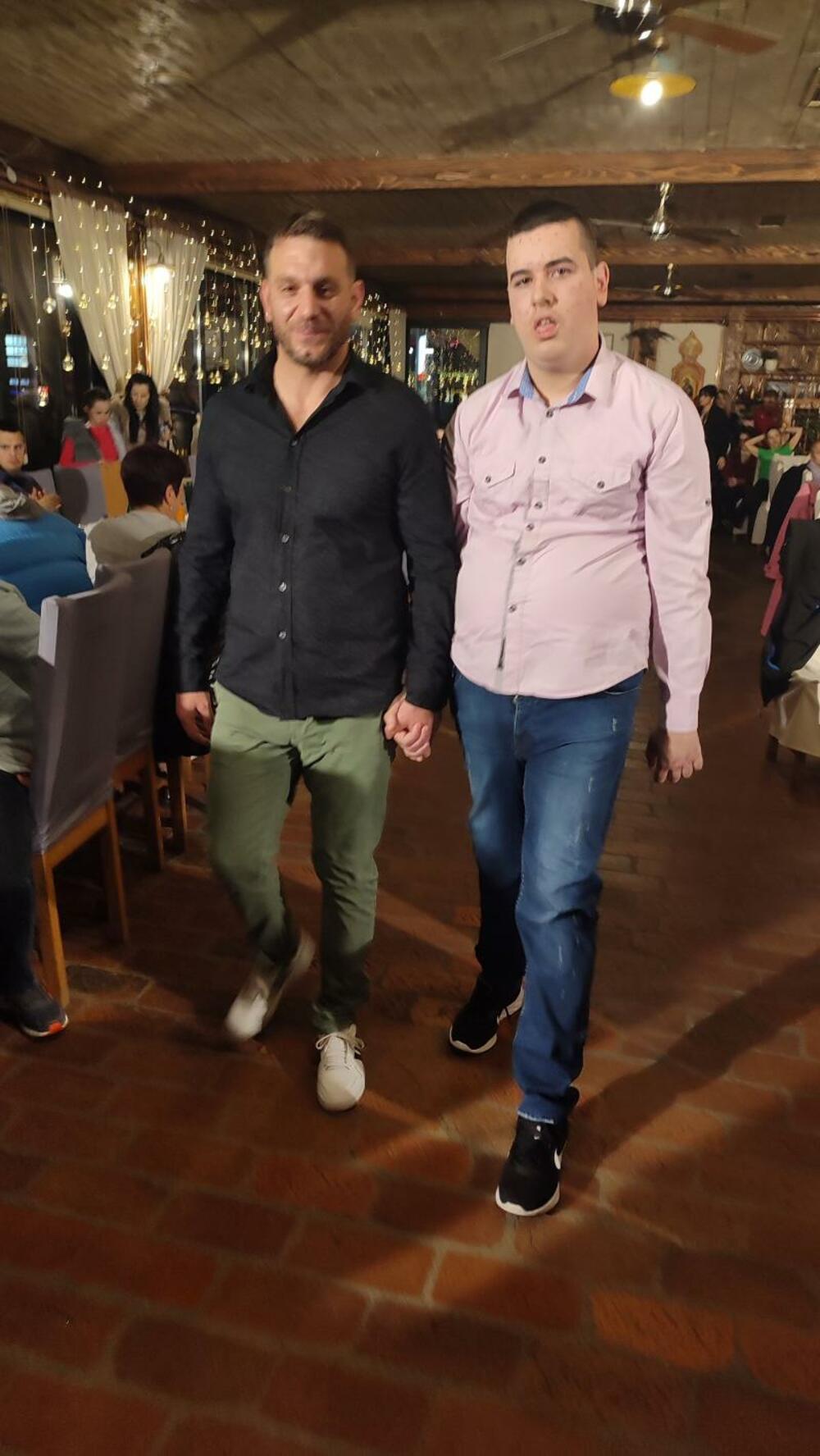 <p>Modnom revijom štićenika nikšićkog Dnevnog centra za djecu sa smetnjama u razvoju i osoba sa invaliditetom obilježen 3. decembar, Međunarodni dan osoba sa invaliditetom</p>